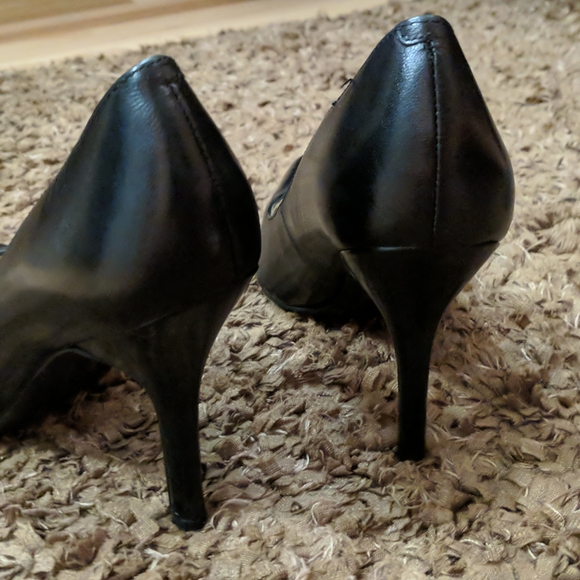 Classic Black Heels - Picture 4 of 8